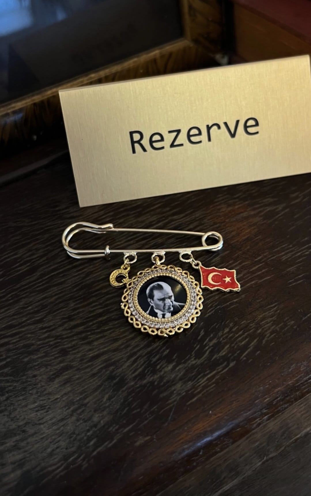 Sonsuzluk Model Atatürk Portreli Yaka Broşu